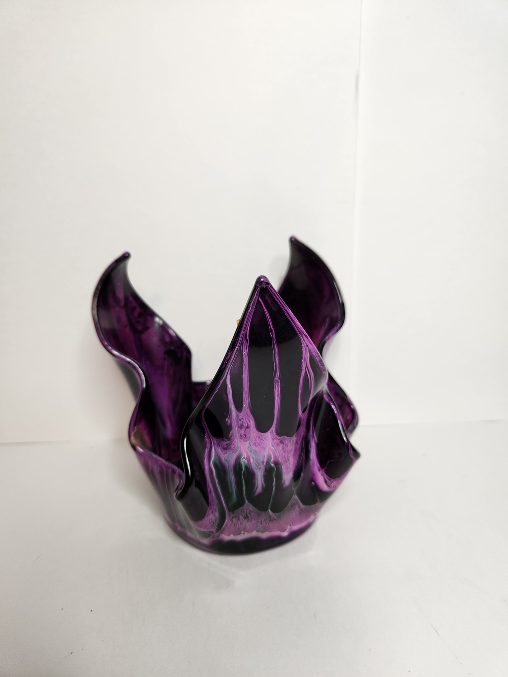 Mid century made in Taiwan Purple White Swirl candle holder.